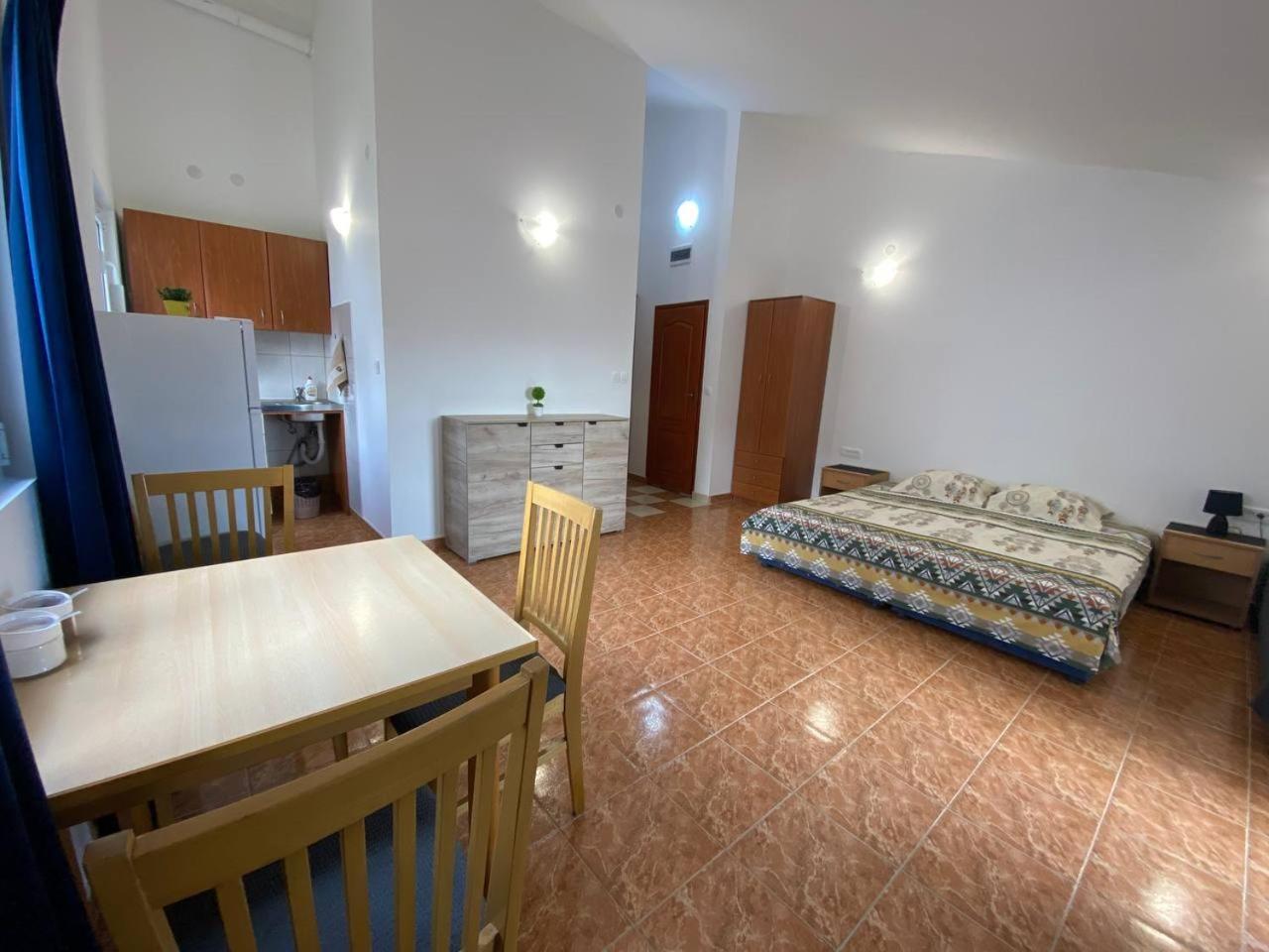 Alina'S Apartment เบชิชิ ภายนอก รูปภาพ