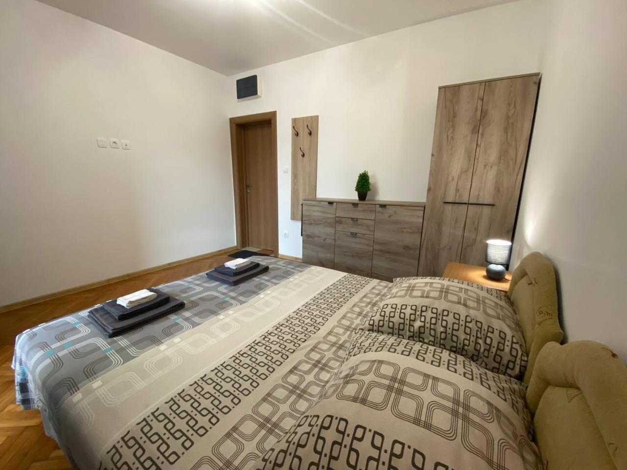Alina'S Apartment เบชิชิ ภายนอก รูปภาพ